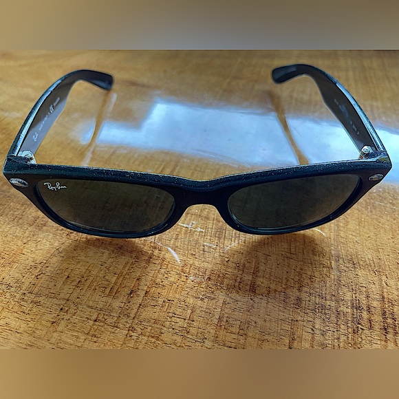 Ray-Ban “New Wayfarer 2132” Polarized Sunglasses, Unisex Style - Picture 3 of 11